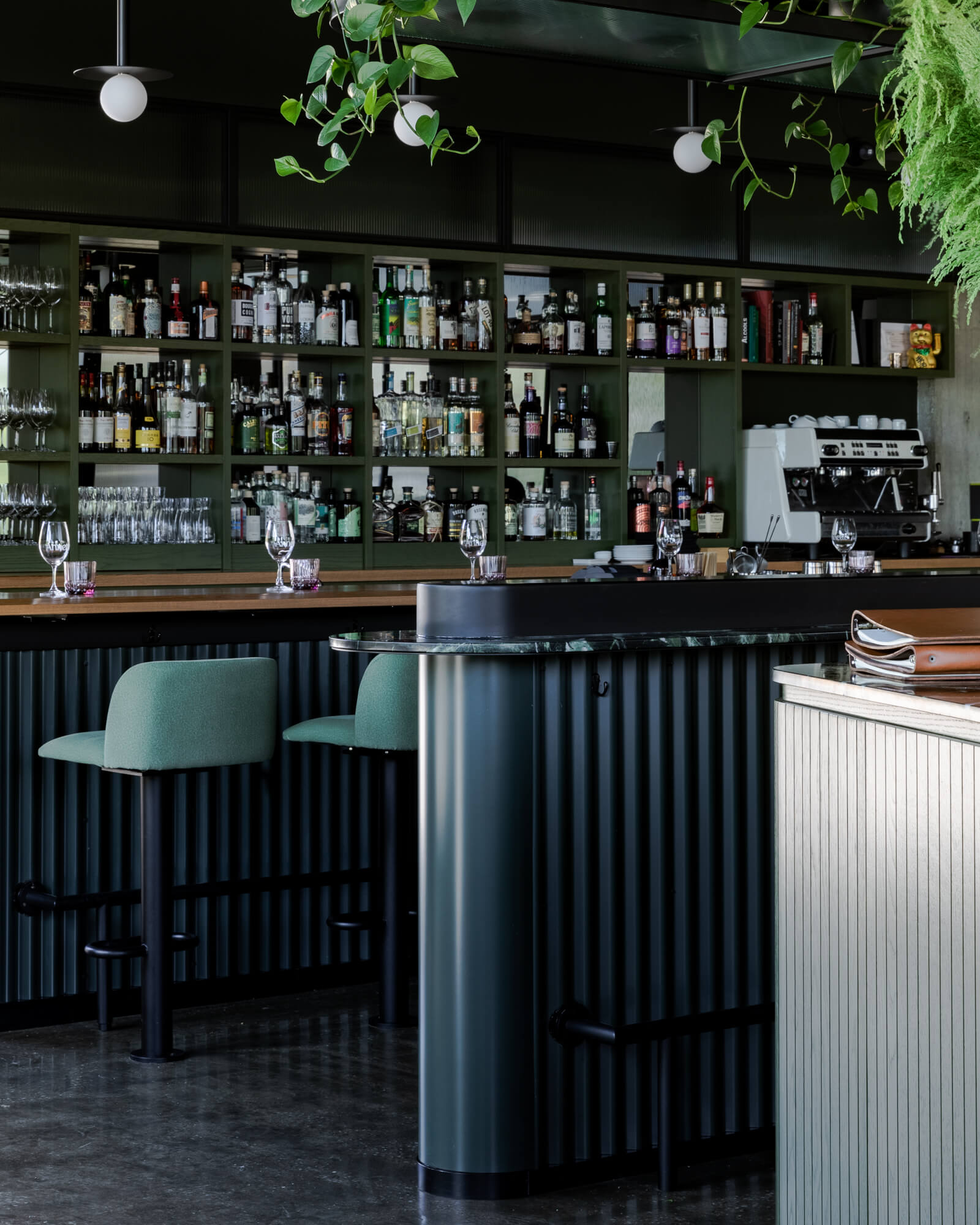 Annette bar à vin interior